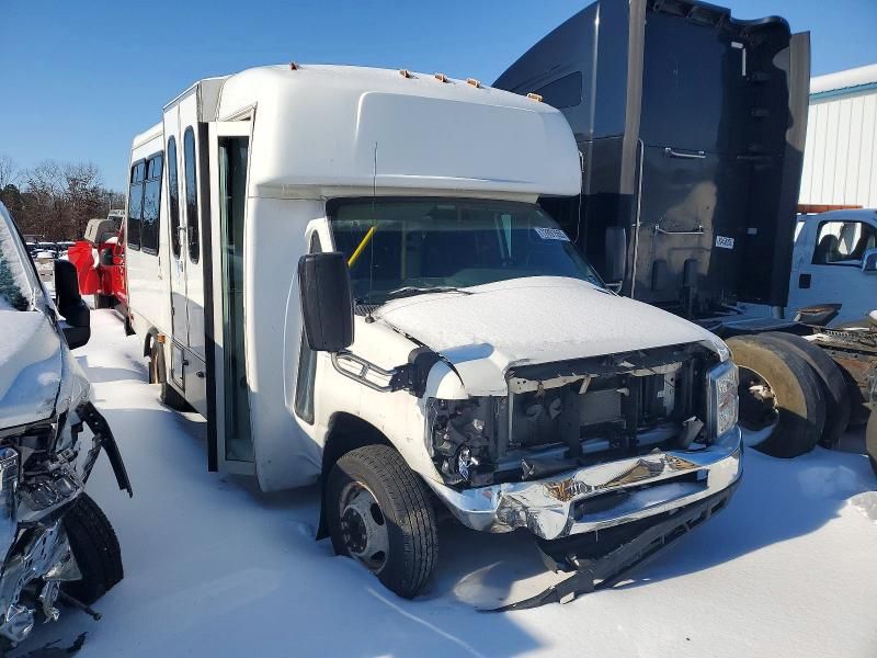 2017 Ford Econoline E350 Super Duty Cutaway van