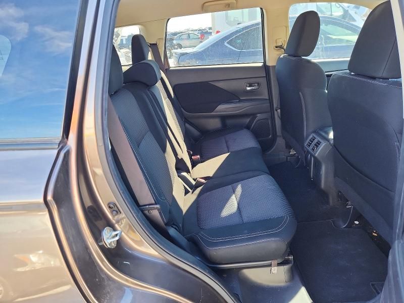 2019 Mitsubishi Outlander es