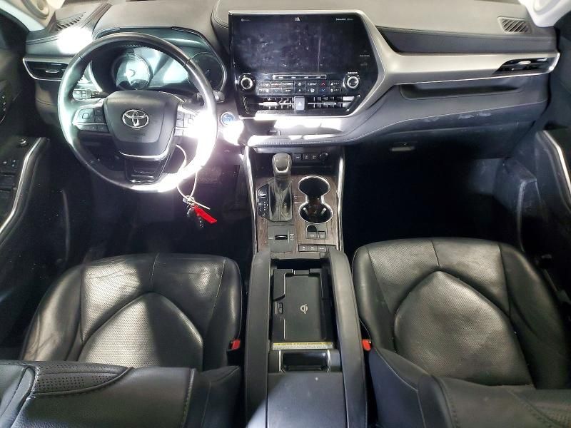 2021 Toyota Highlander Hybrid Platinum