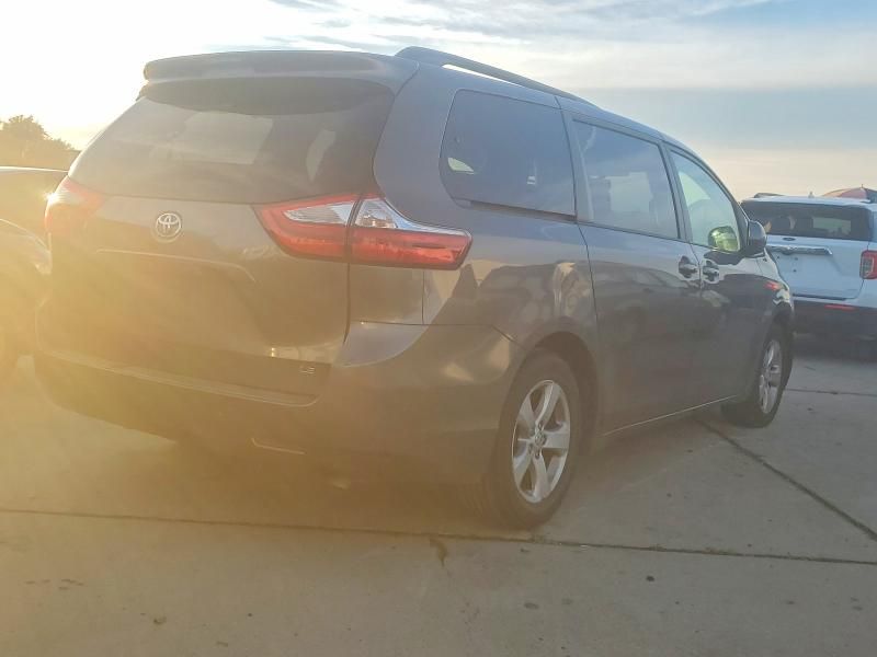 2015 Toyota Sienna le
