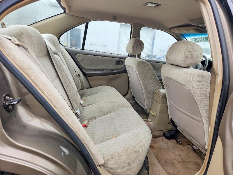 2000 Nissan Altima xe