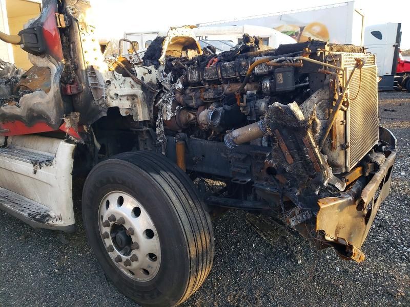2011 Freightliner Cascadia Semi Truck