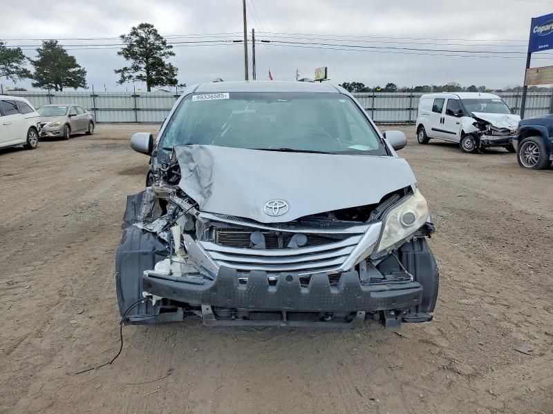 2016 Toyota Sienna le