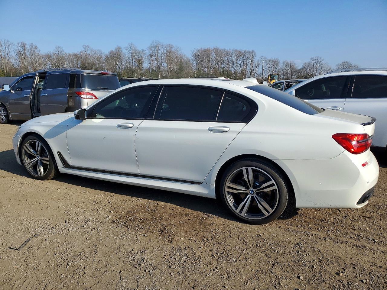 2019 BMW 740 i