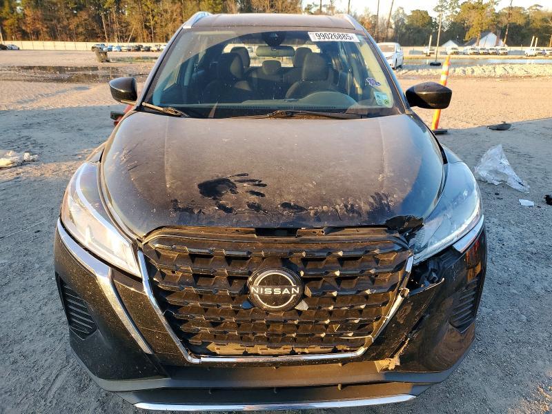2022 Nissan Kicks sv