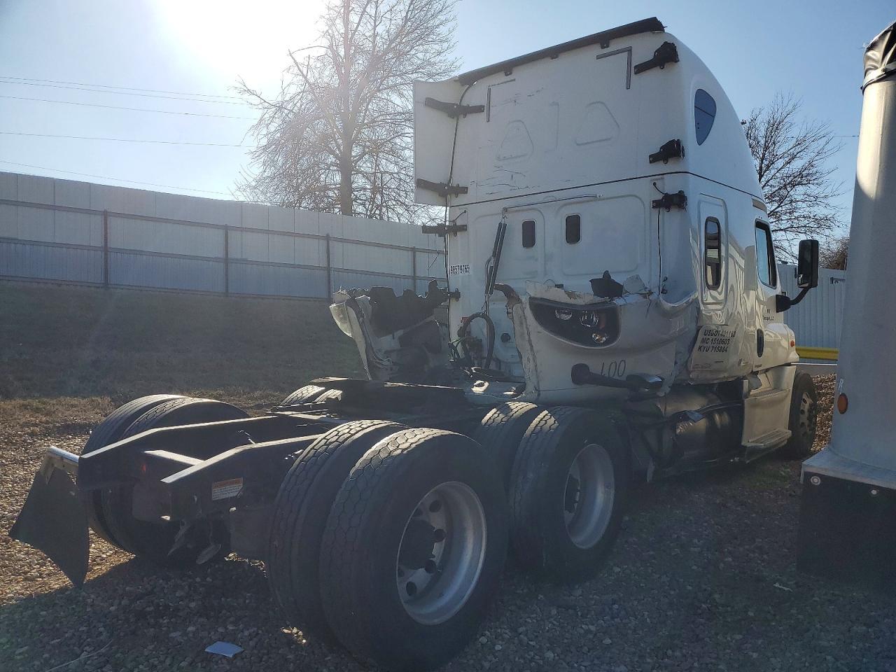 2017 Freightliner Cascadia 125 Semi Truck