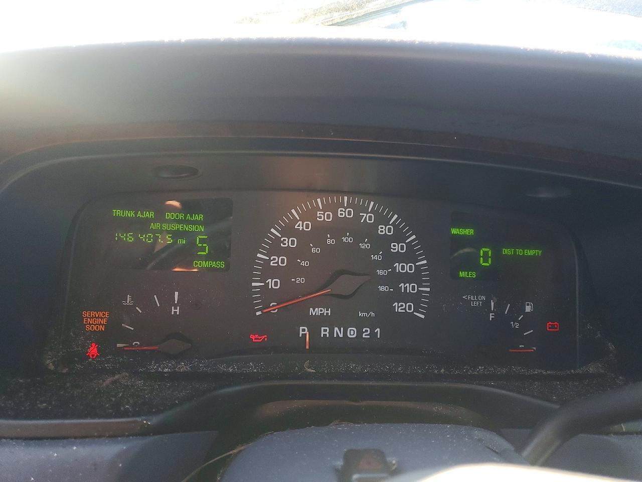 2000 Lincoln Town car Signature