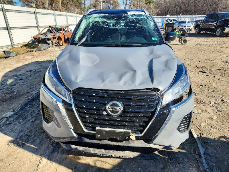2021 Nissan Kicks sv