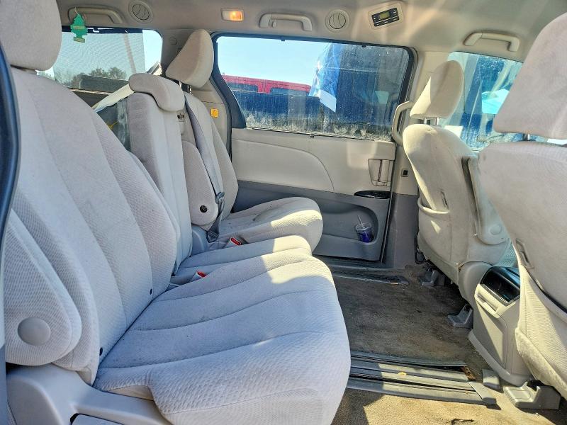 2013 Toyota Sienna le