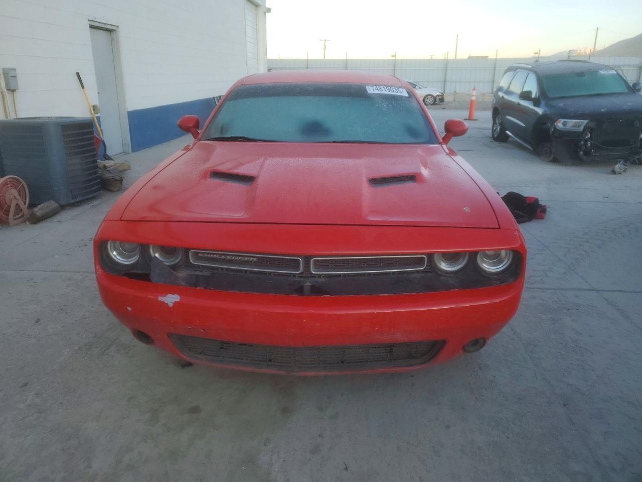 2016 Dodge Challenger sxt
