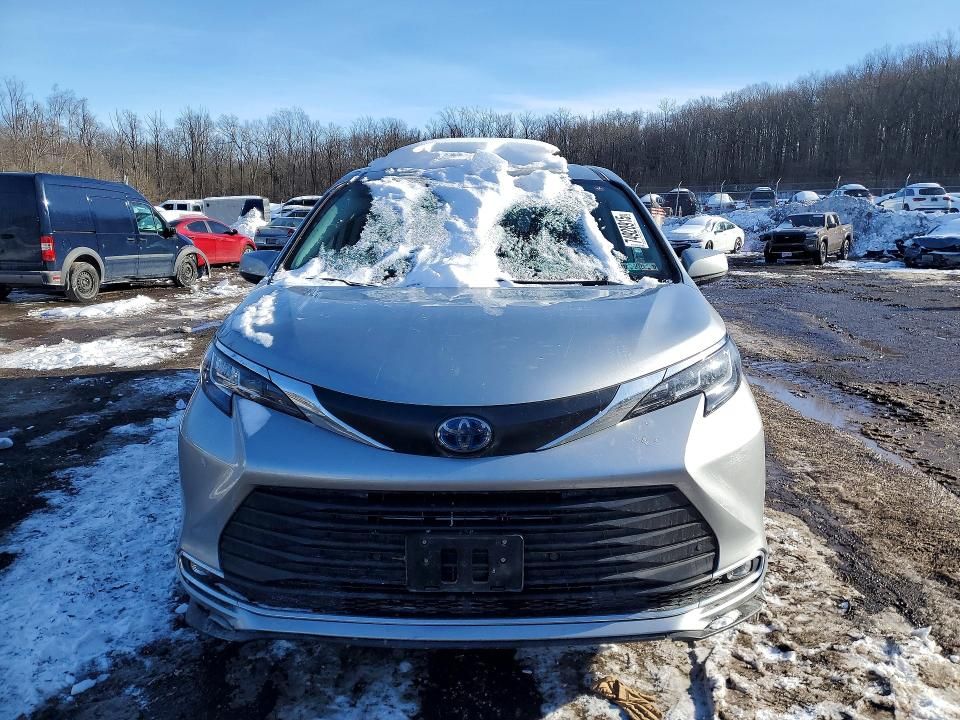 2023 Toyota Sienna xle