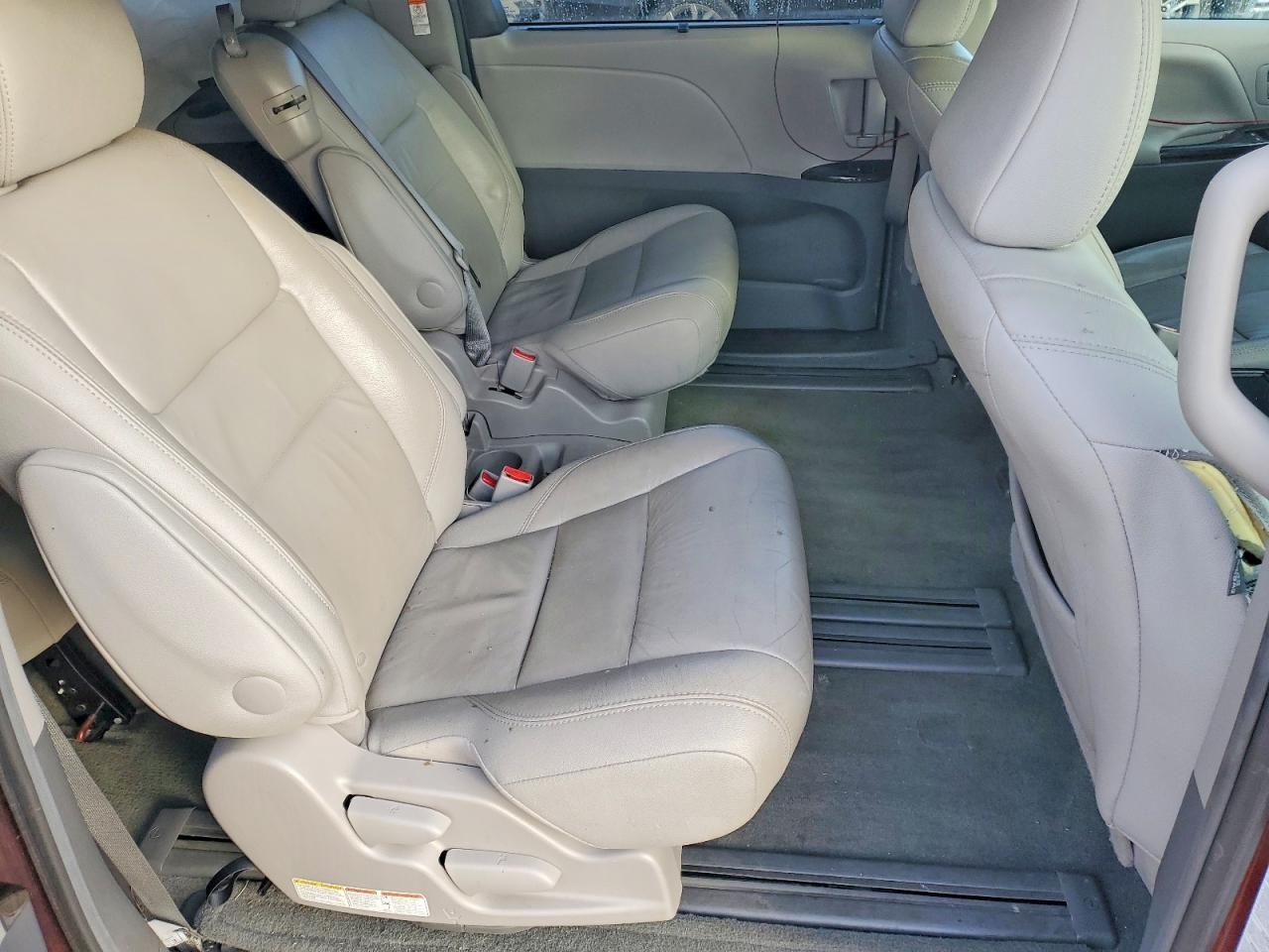 2016 Toyota Sienna xle
