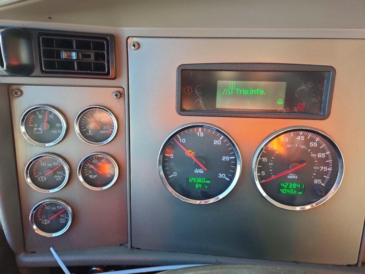 2011 Kenworth Constructi-BOX Truck