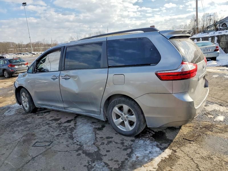 2015 Toyota Sienna le