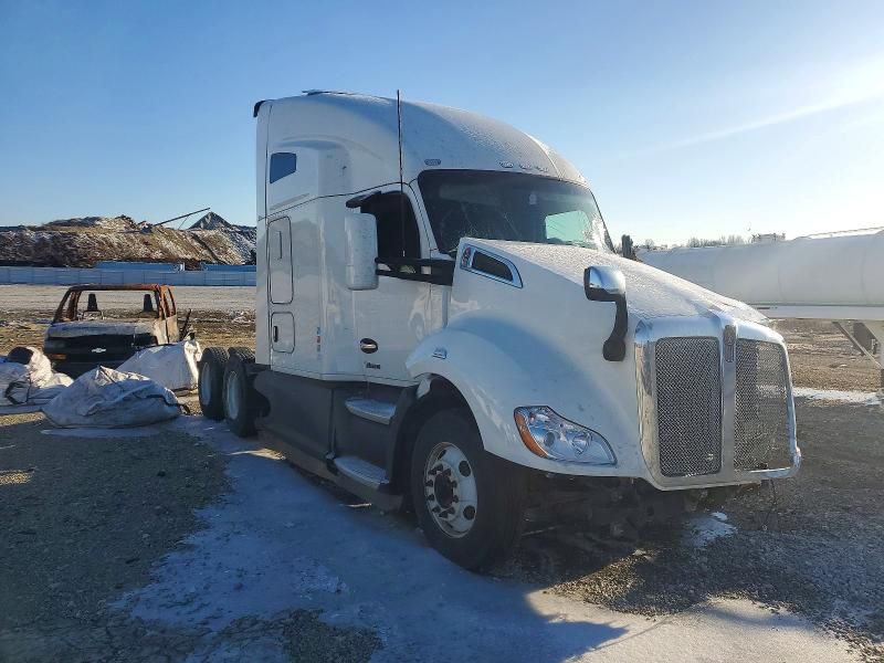 2022 Kenworth T680 Semi Truck