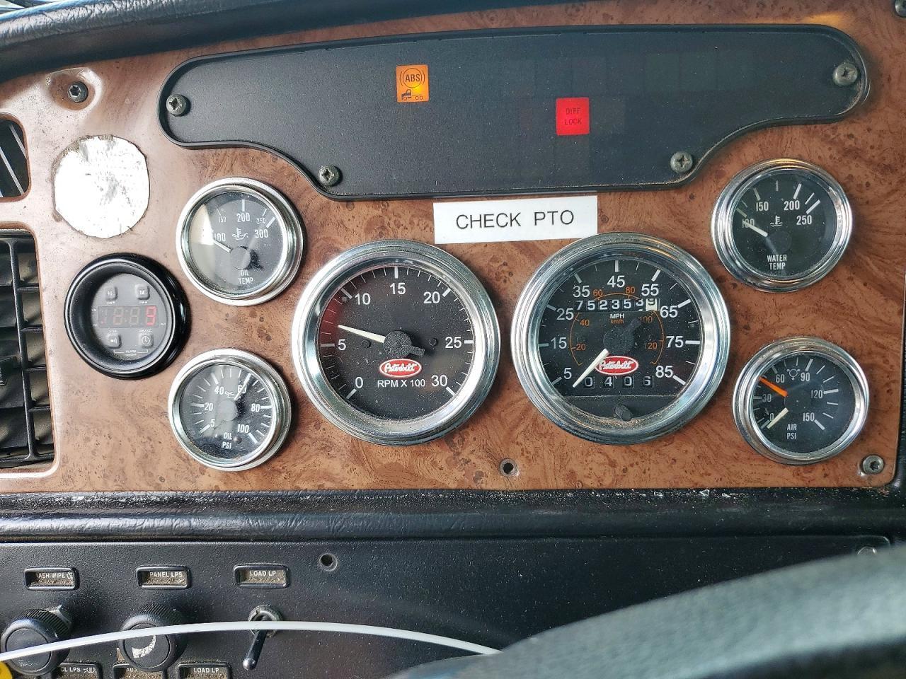 2005 Peterbilt 379 Semi Truck