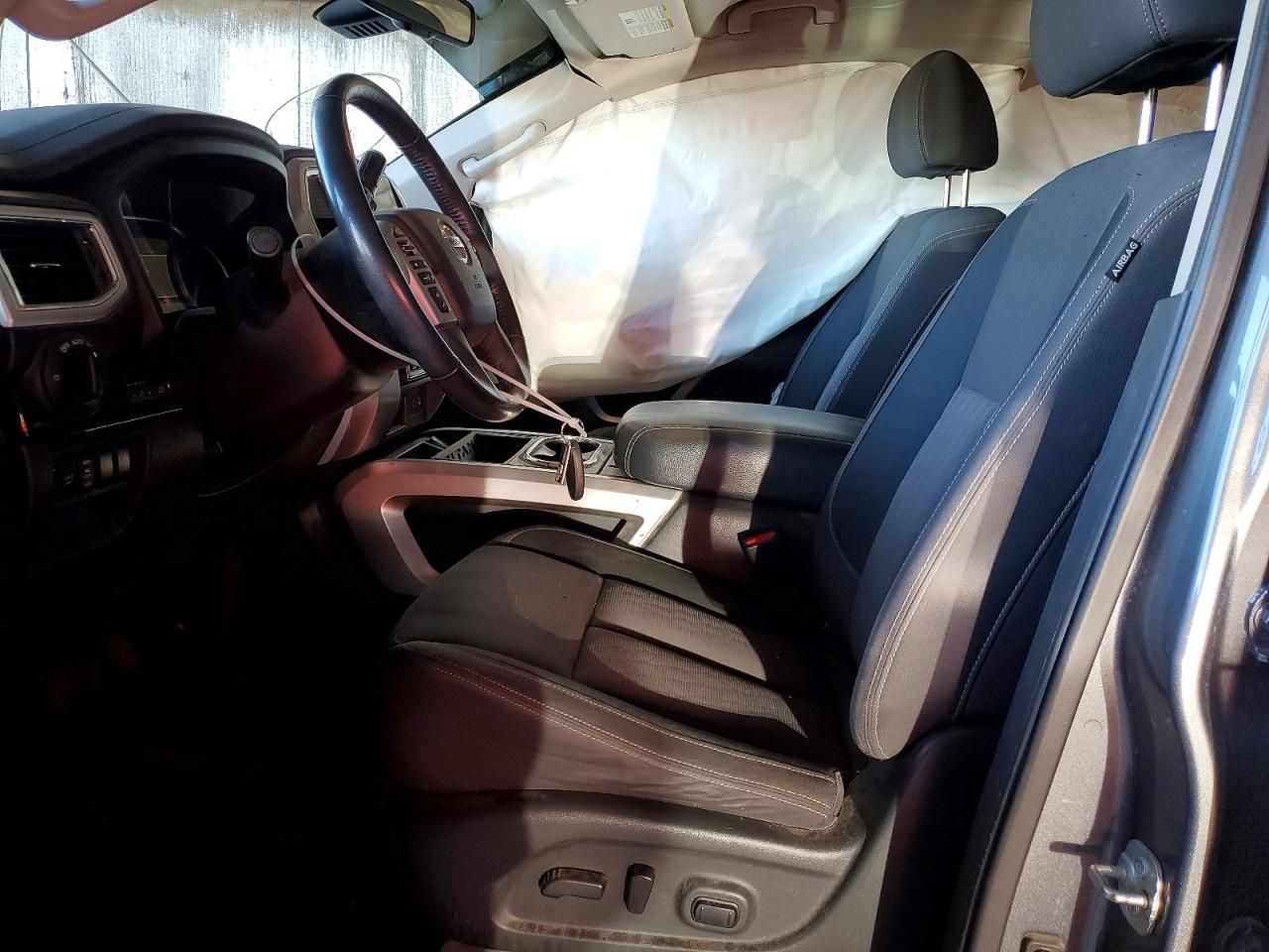 2020 Nissan Titan sv