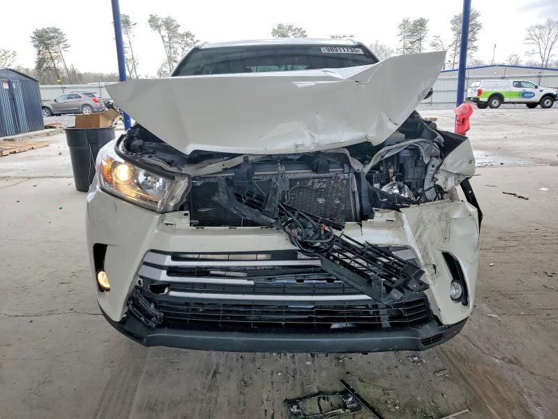 2018 Toyota Highlander se