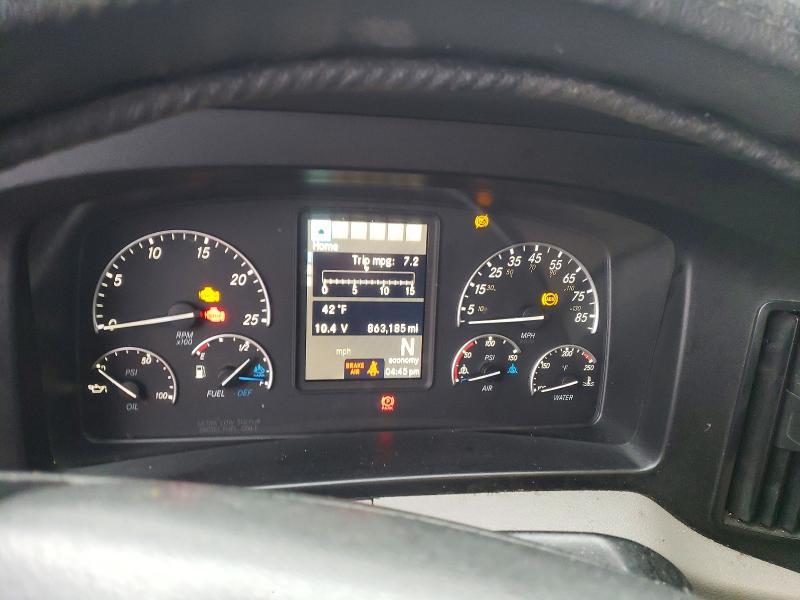 2018 Freigliner 2018 Freightliner Cascadia 126 Semi Truck