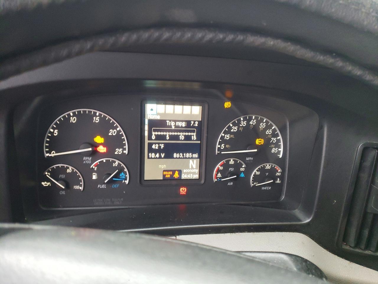 2018 Freigliner 2018 Freightliner Cascadia 126 Semi Truck