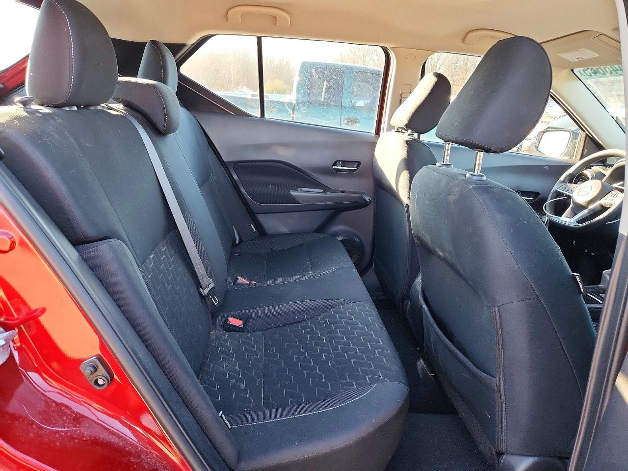 2024 Nissan Kicks sv
