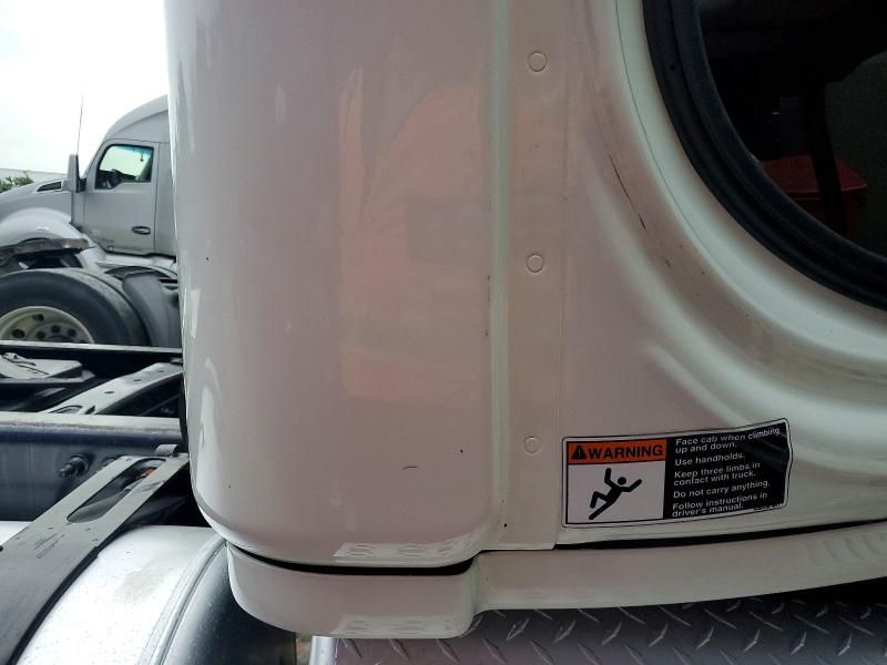 2016 Freightliner Cascadia 125 Semi Truck