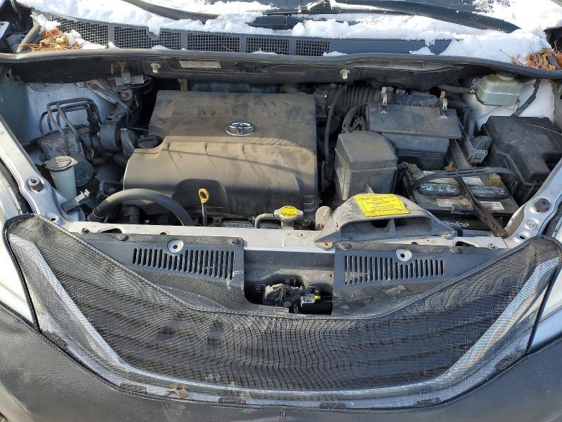 2011 Toyota Sienna le