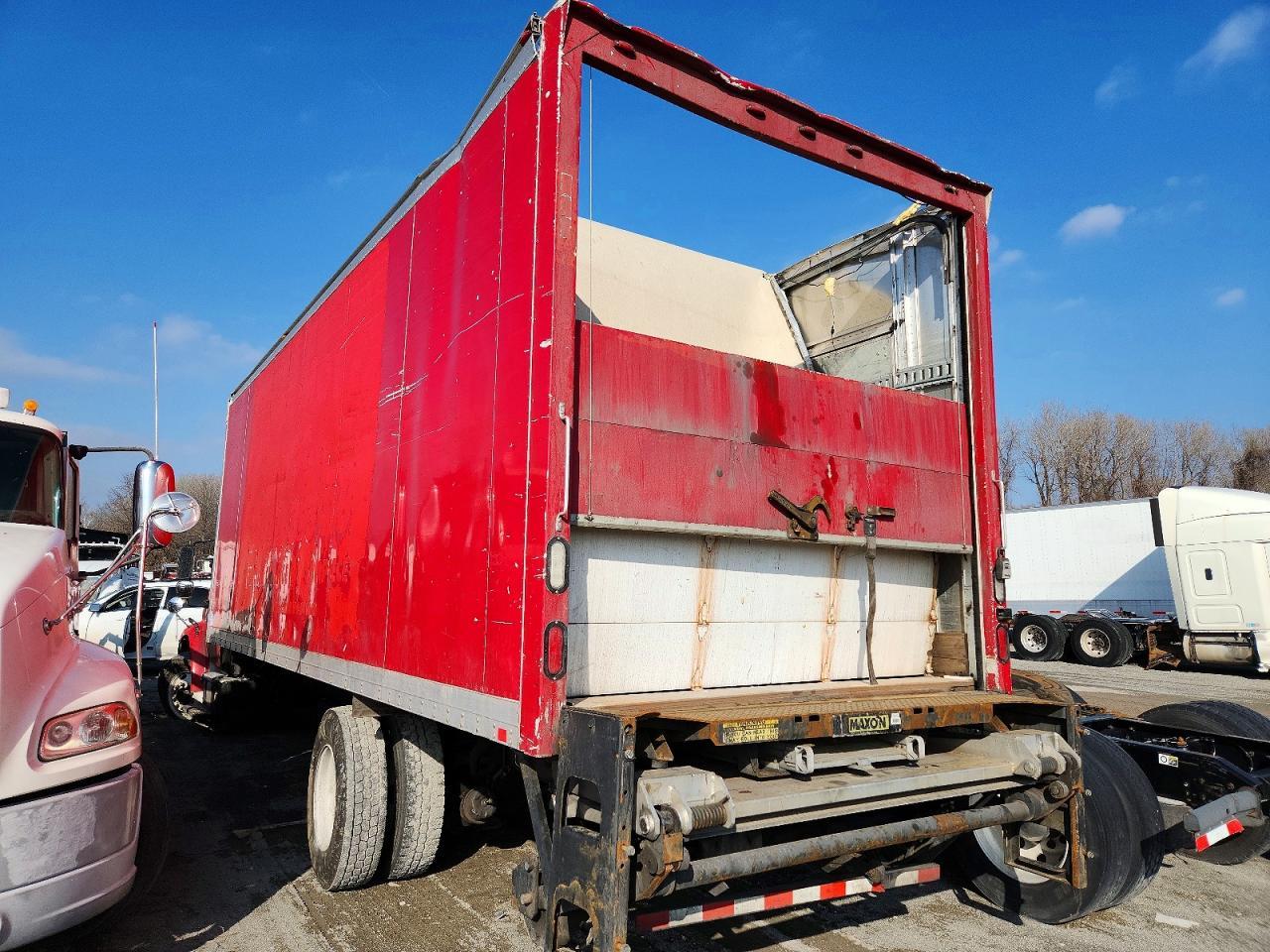 2015 Freightliner Business Class M2 BOX Truck