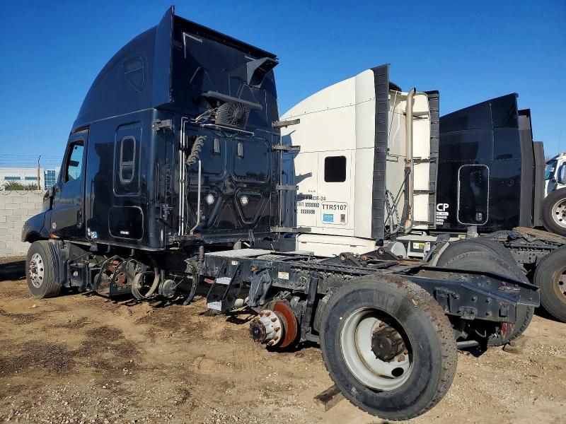2020 Freightliner Cascadia 1-Semi Truck