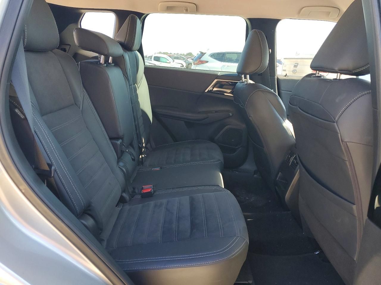 2023 Mitsubishi Outlander se