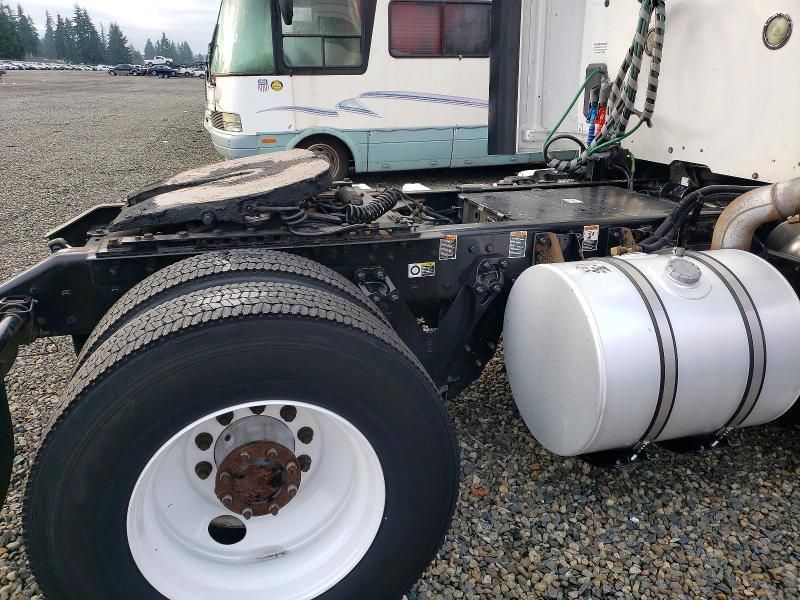 2014 Kenworth T680 Semi Truck