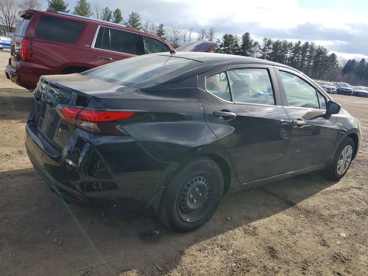 2025 Nissan Versa s