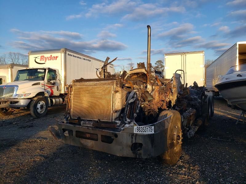 2011 Freightliner Cascadia Semi Truck