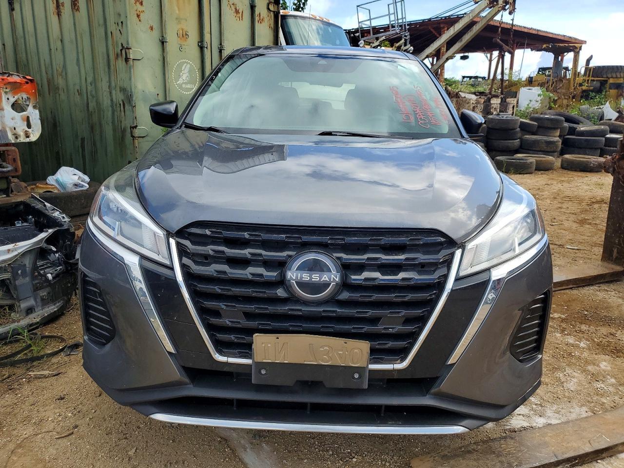 2022 Nissan Kicks s