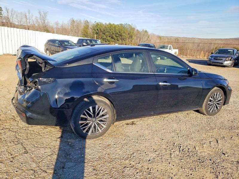 2023 Nissan Altima sv