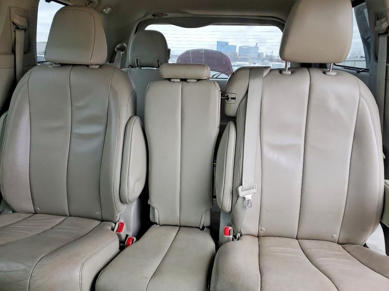 2012 Toyota Sienna xle