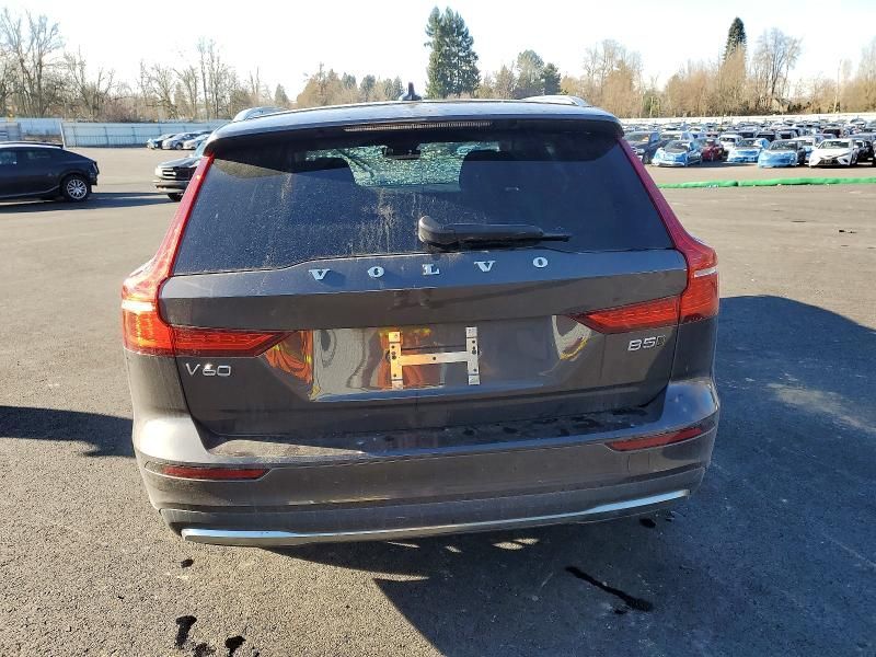 2024 Volvo V60 Cross Country Plus