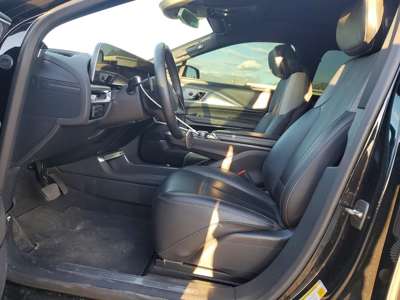 2024 Cadillac Lyriq Tech