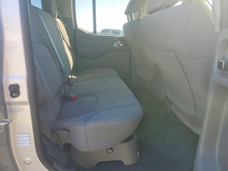 2021 Nissan Frontier s