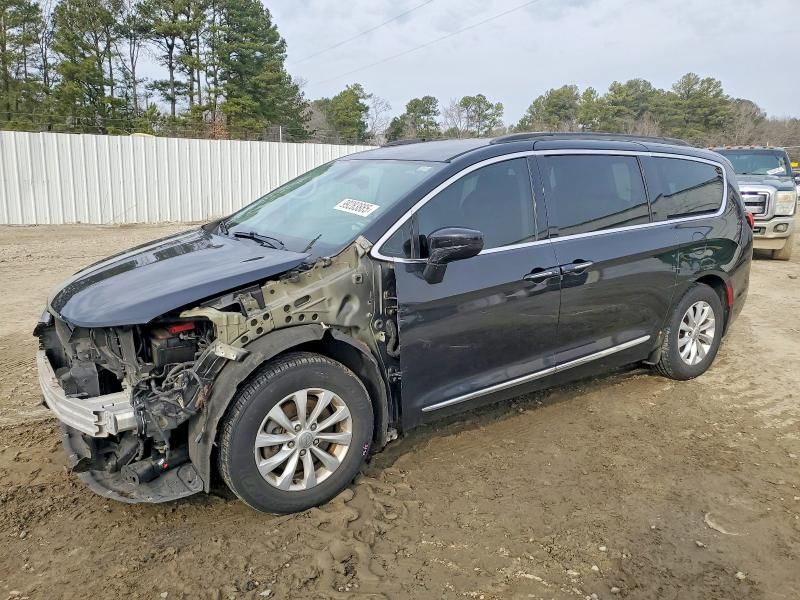 2017 Chrysler Pacifica Touring l