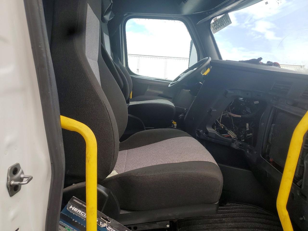 2021 Freightliner Cascadia 126 Semi Truck