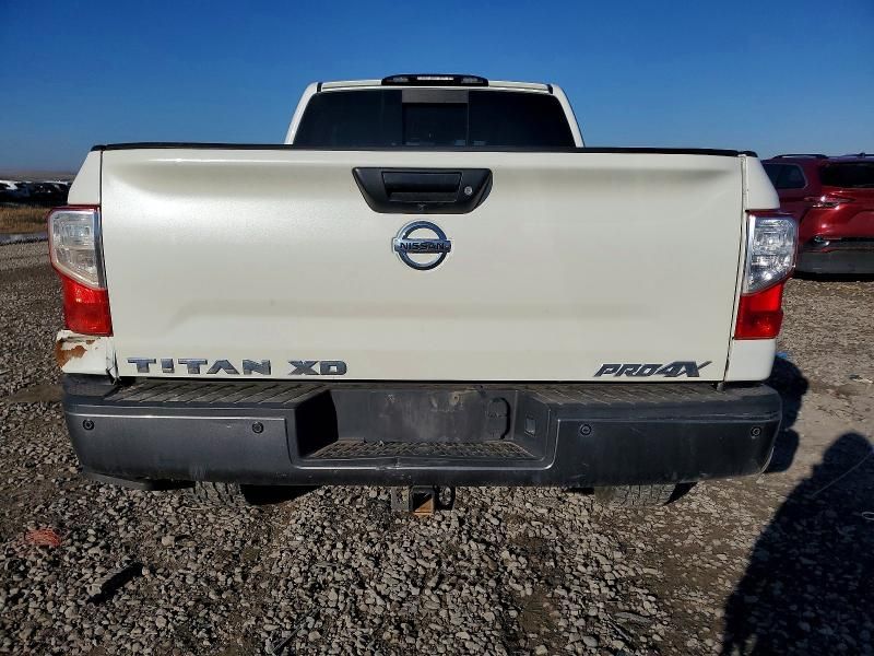 2017 Nissan Titan xd sl