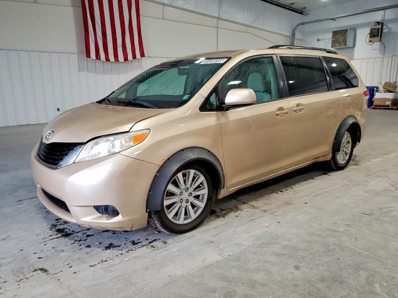 2011 Toyota Sienna le