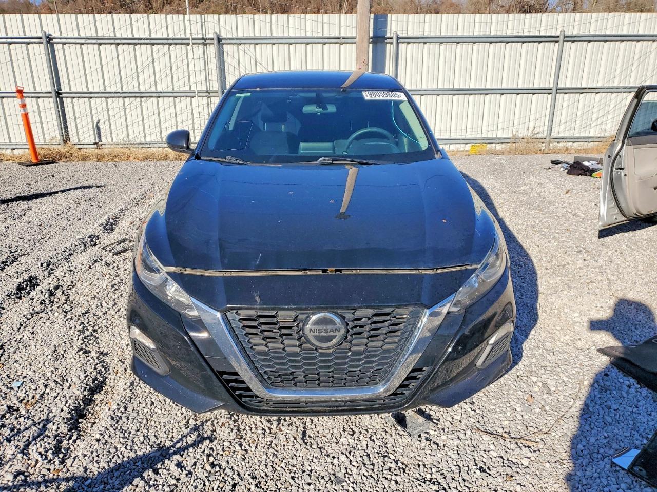 2019 Niss Altima s