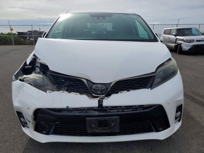 2020 Toyota Sienna se