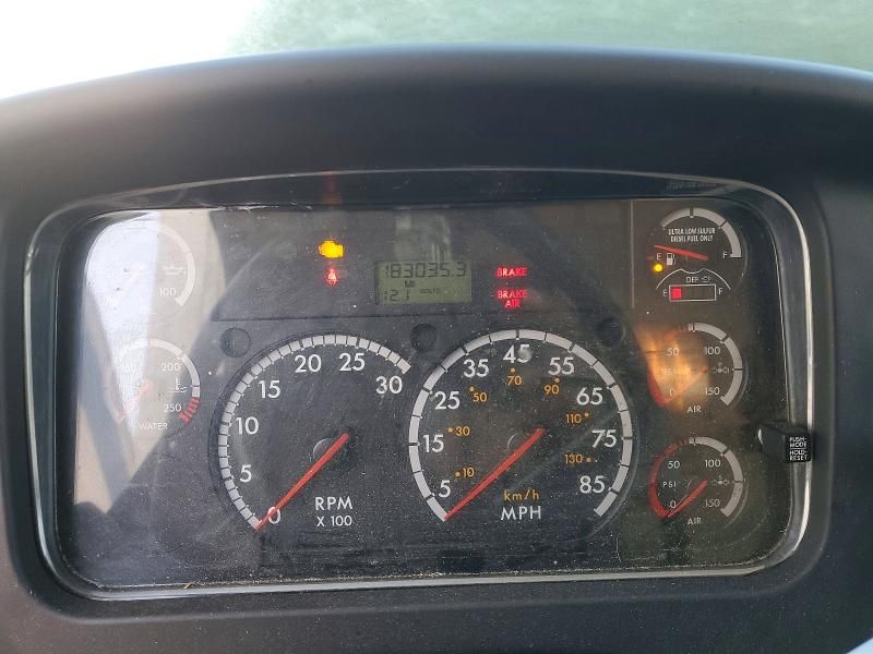 2015 Freightliner Business Class M2 box Truck