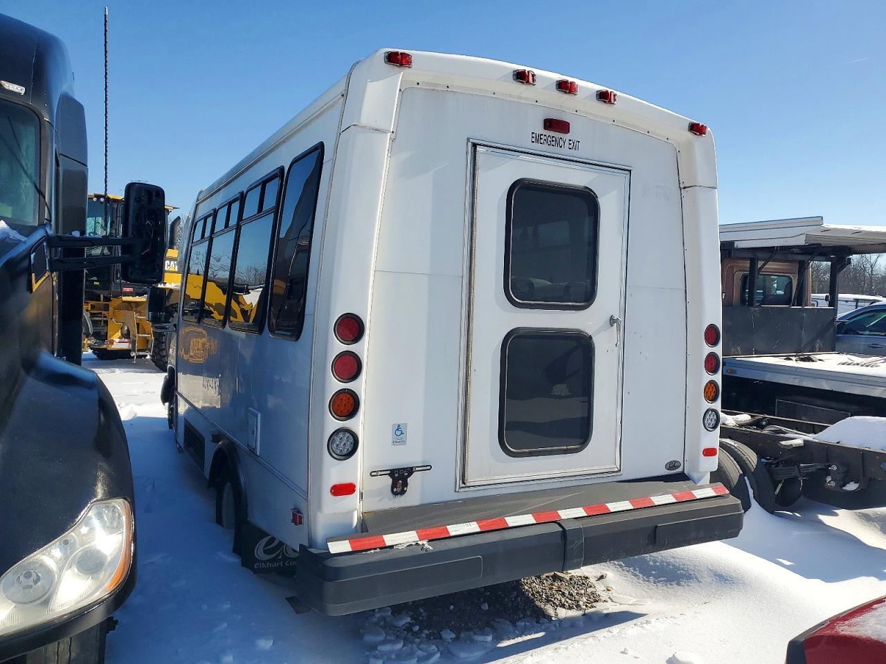 2017 Ford Econoline E350 Super Duty Cutaway Van