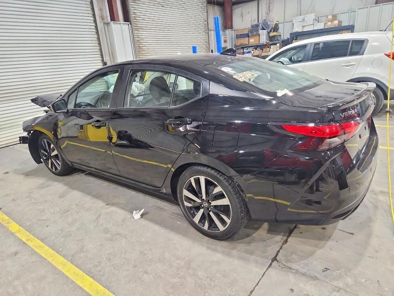 2022 Nissan Versa sr