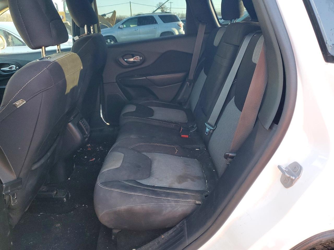 2015 Jeep Cherokee Sport