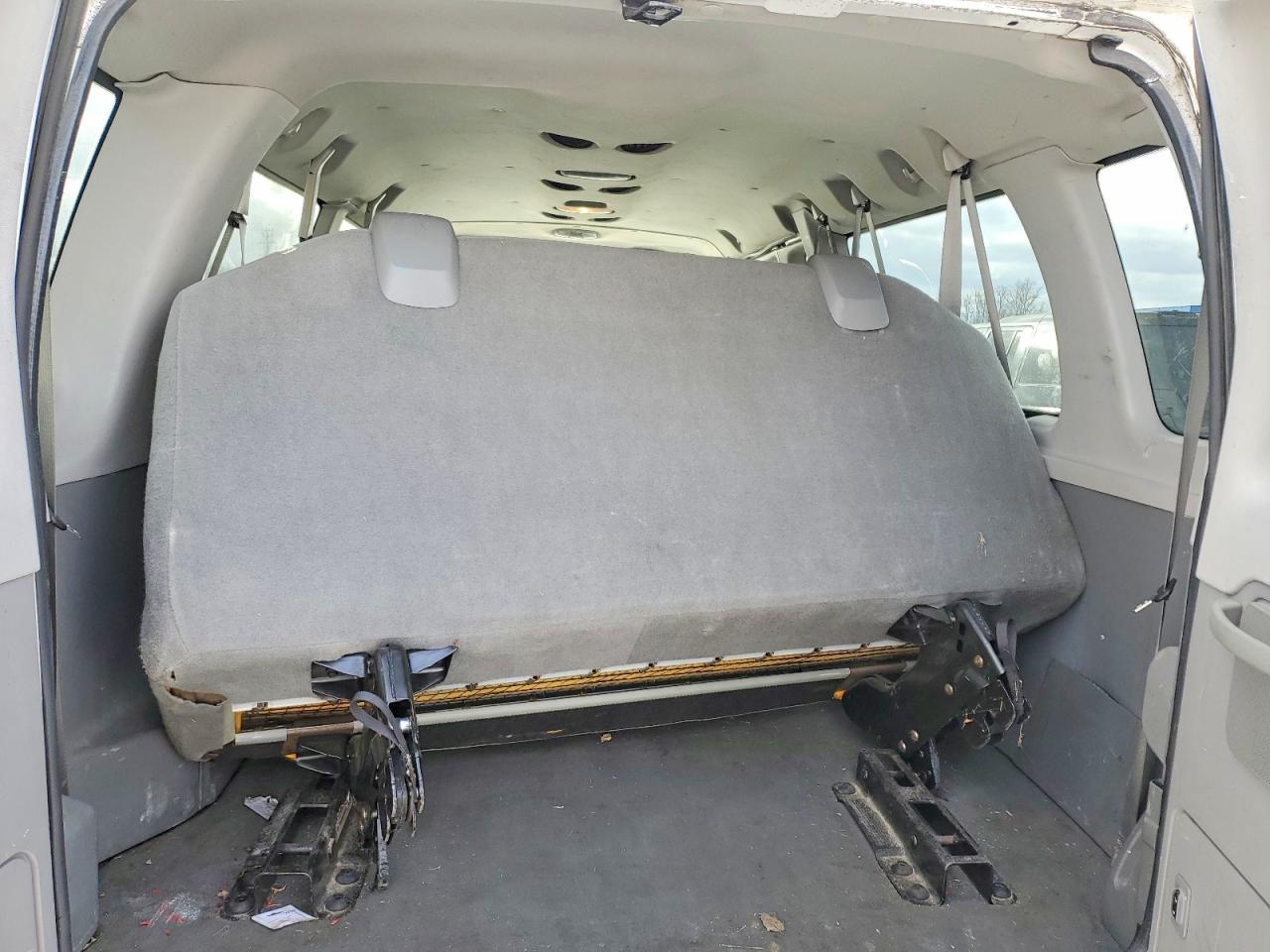 2010 Ford Econoline E350 Super Duty Wagon